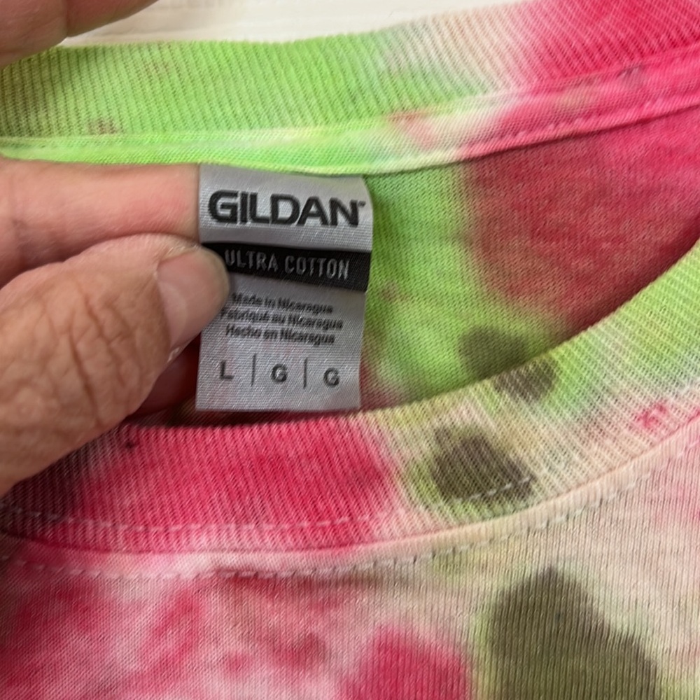Hand tied a large multicolor top. - Picture 2 of 2